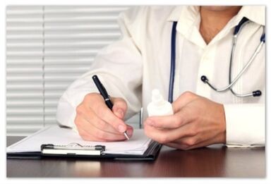 Le médecin prescrit le médicament